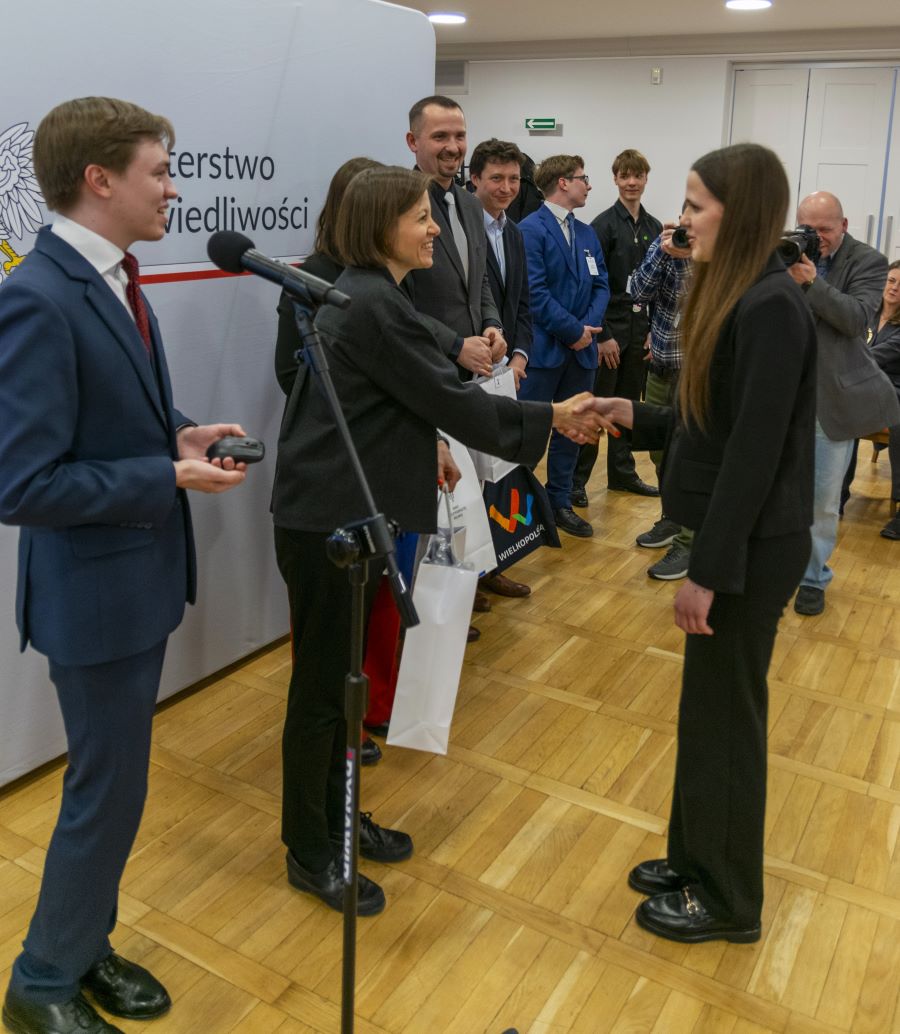 Sukces uczennicy na Olimpiadzie Wiedzy o Prawach Ucznia