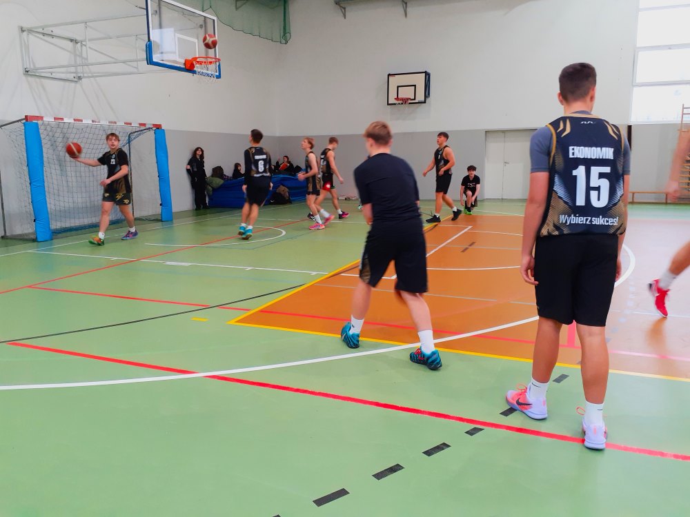 Pięć meczów, pięć wygranych — Ekonomik walczy o złoto BOM