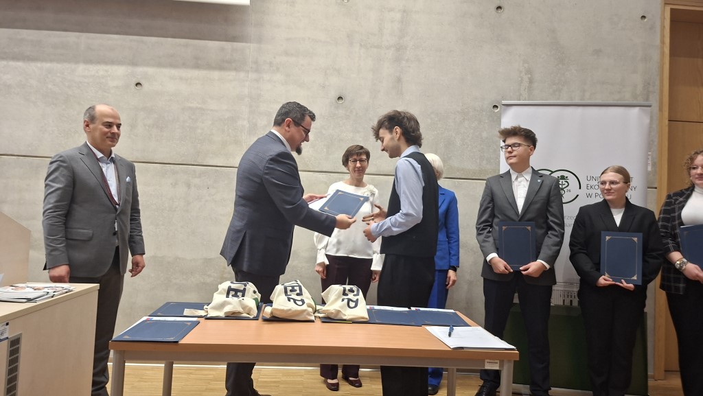 "Trójka Wspaniałych" w Finale XI Olimpiady Wiedzy i Umiejętności Menedżerskich